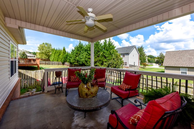 13030 Peach View Dr, Knoxville, TN 37922