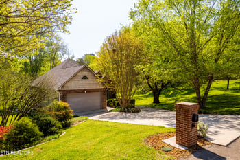 1304 Apache Ct, Maryville, TN 37801