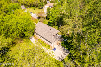 1304 Apache Ct, Maryville, TN 37801