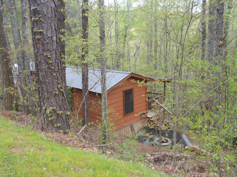 1304 Iris Ct, Sevierville, TN 37876