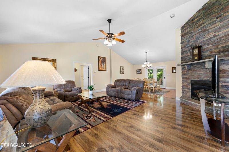 1304 Tomahawk Dr, Maryville, TN 37803