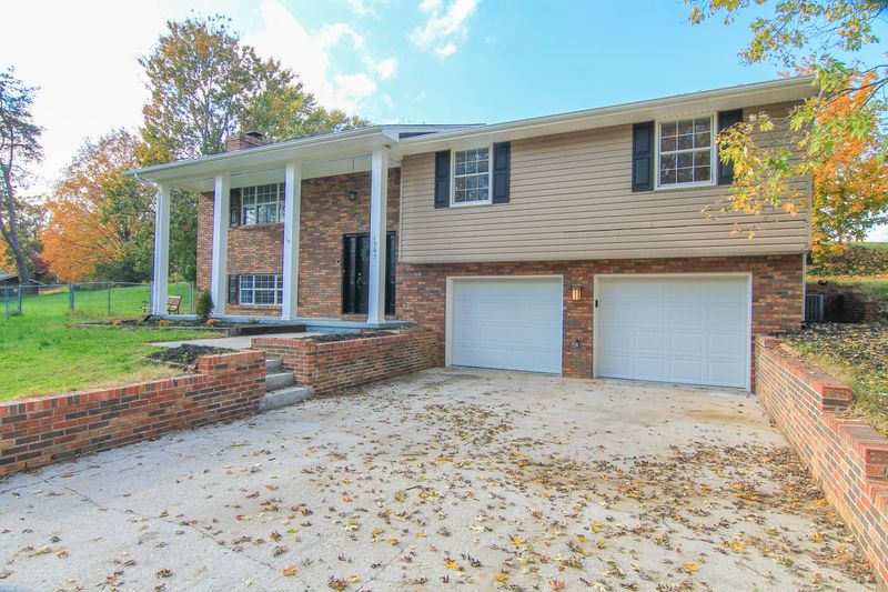 1305 Lula Bell Dr, Powell, TN 37849