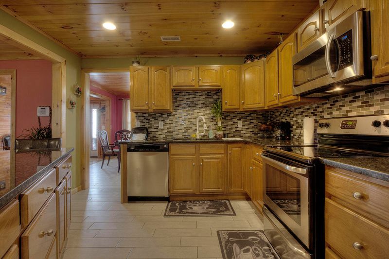 1305 Ownby Cir, Sevierville, TN 37862