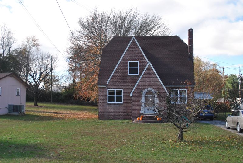 1306 Clinch Ave, Clinton, TN 37716