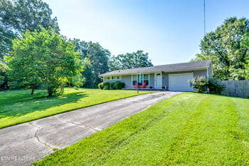 1306 E East Walnut Grove Dr, Knoxville, TN 37918