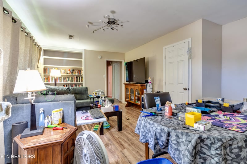 1306 E East Walnut Grove Dr, Knoxville, TN 37918