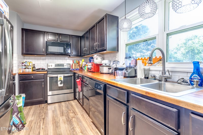 1306 E East Walnut Grove Dr, Knoxville, TN 37918