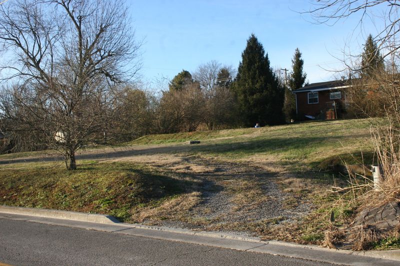 1306 Morris St, Sweetwater, TN 37874