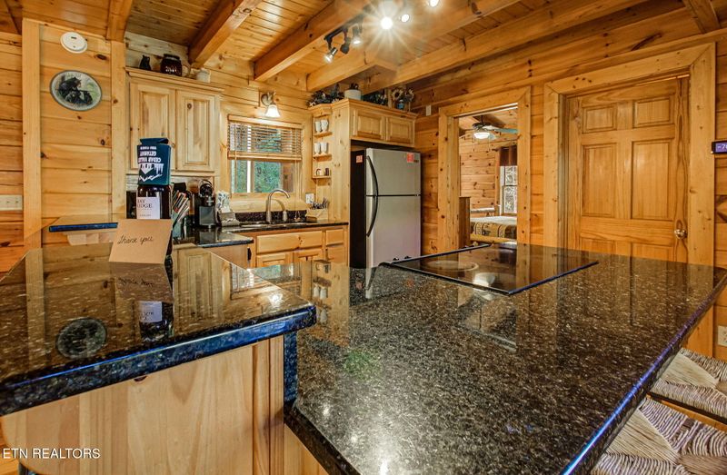 1306 Zachary Thomas Ln, Sevierville, TN 37876