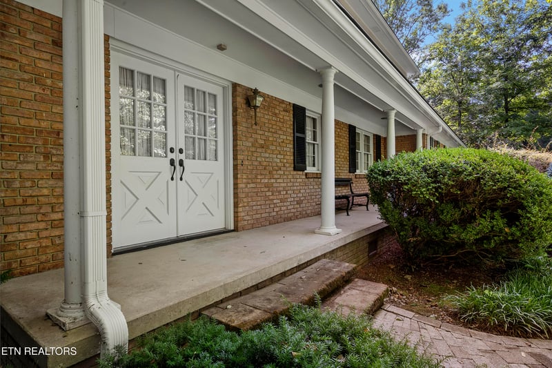 1307 Snowdon Dr, Knoxville, TN 37912