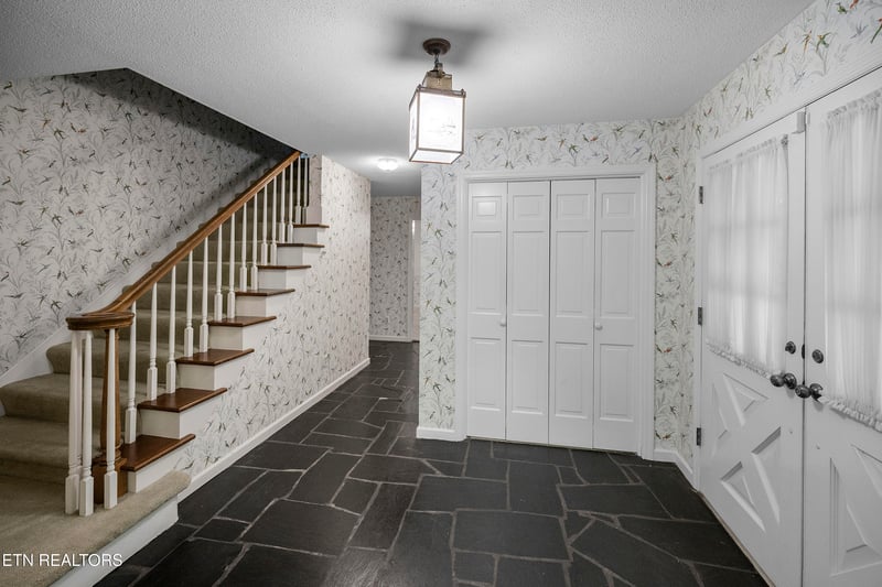 1307 Snowdon Dr, Knoxville, TN 37912