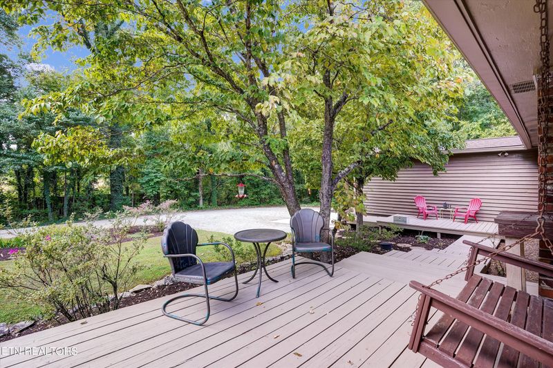 1307 W Beaver Creek Dr, Powell, TN 37849