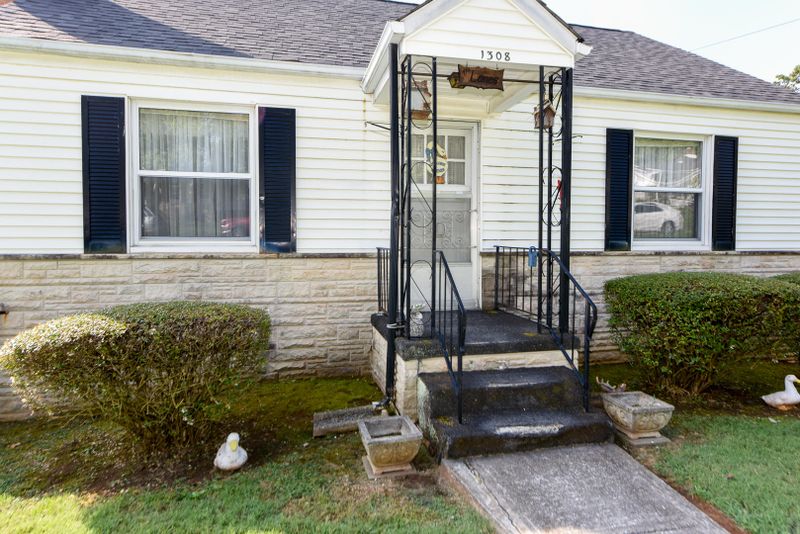 1308 Everett Ave, Maryville, TN 37804