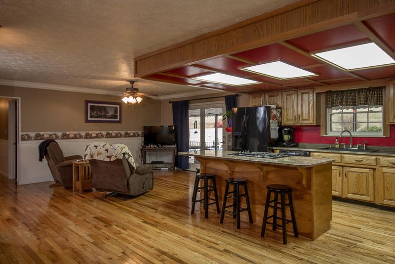 1308 N Liberty Hill Rd, Morristown, TN 37813