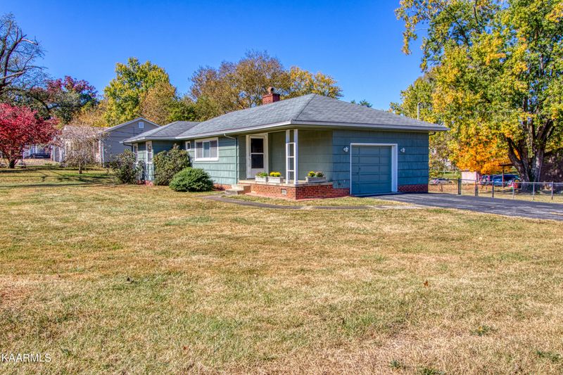 1309 Glenoaks Dr, Knoxville, TN 37918