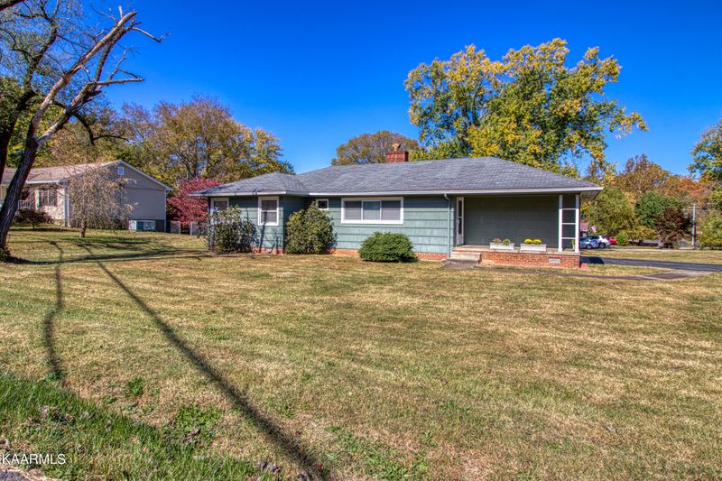 1309 Glenoaks Dr, Knoxville, TN 37918