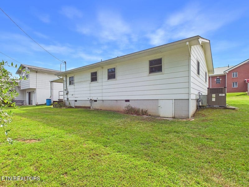 1309 Scott Ave, Etowah, TN 37331