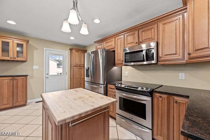 131 Arkansas Ave, Oak Ridge, TN 37830