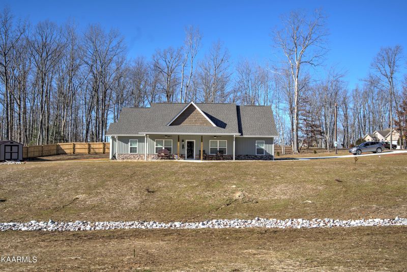 131 Brady Ln, Oneida, TN 37841