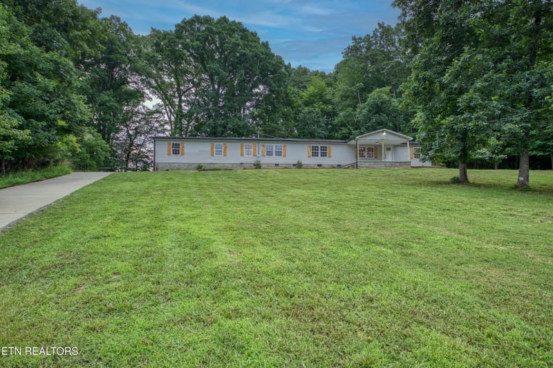 131 Collier Dr, Kingston, TN 37763