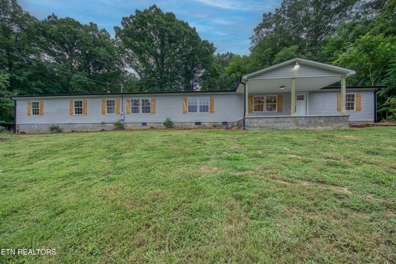 131 Collier Dr, Kingston, TN 37763