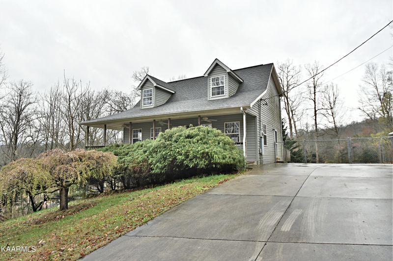 131 Duke Ln, Luttrell, TN 37779