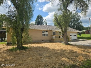131 Duncan Ln, Oneida, TN 37841