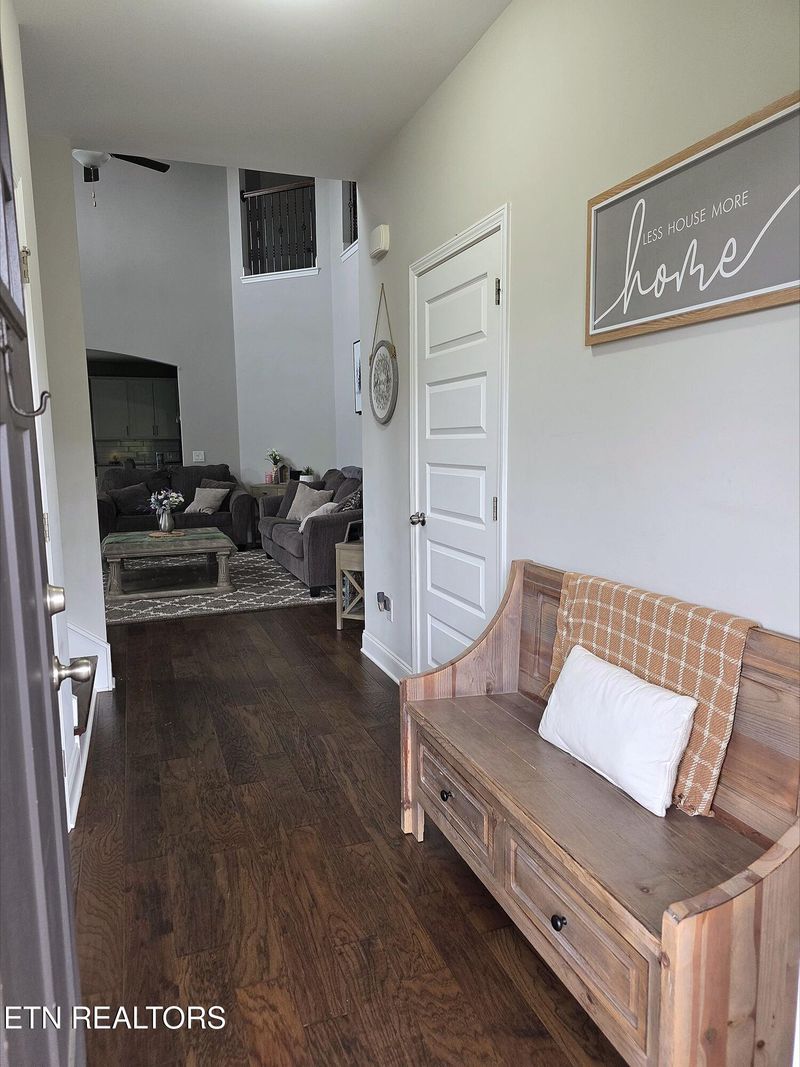 131 E Glenview Dr, Lenoir City, TN 37771