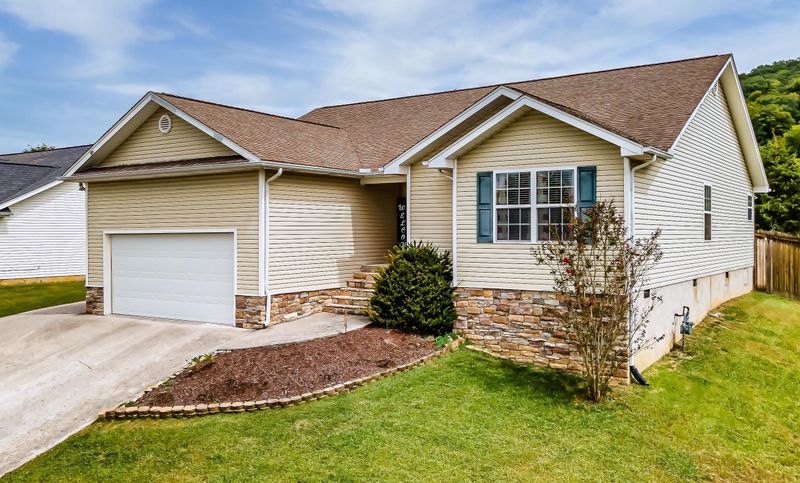 131 Flag Stone Way, Clinton, TN 37716
