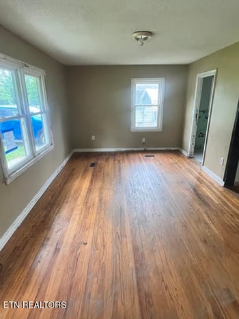 131 Howard Ave, Harriman, TN 37748