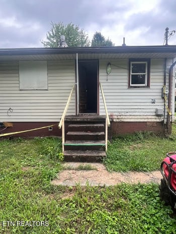 131 Howard Ave, Harriman, TN 37748