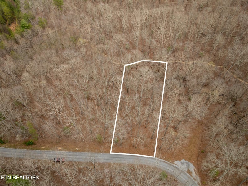 131 Hunterwood Ln, Crossville, TN 38558