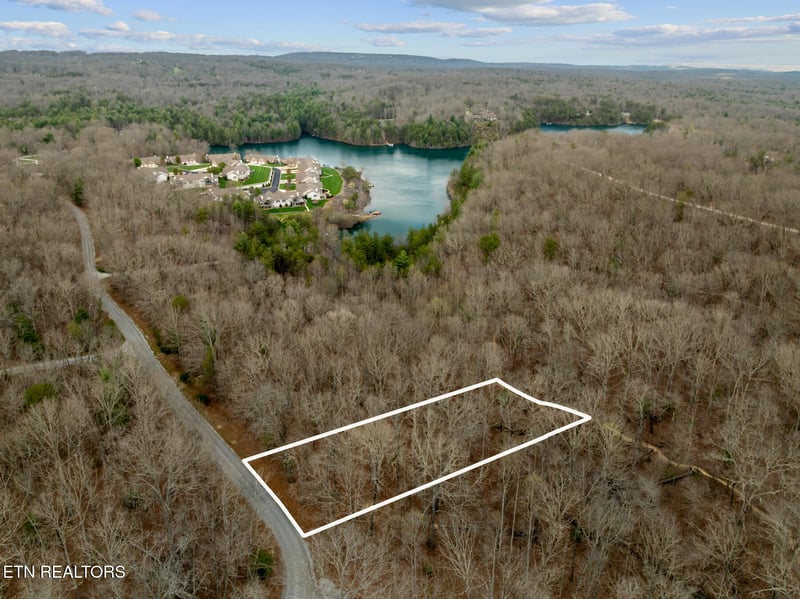 131 Hunterwood Ln, Crossville, TN 38558