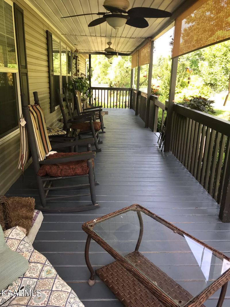 131 Mac Cole Rd, Deer Lodge, TN 37726
