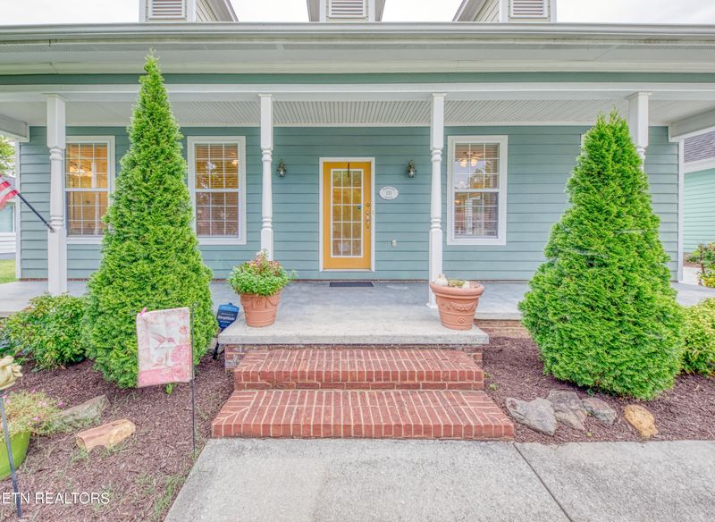 131 Manhattan Ave, Oak Ridge, TN 37830