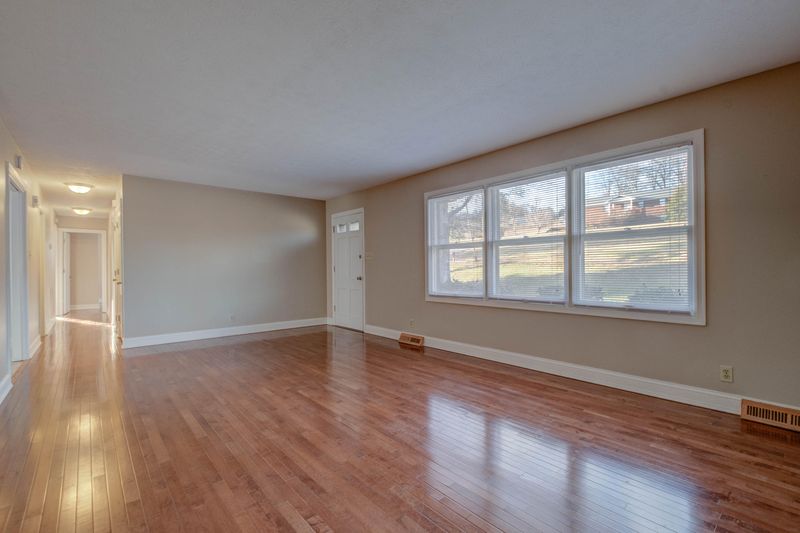 131 Old Tacora Hills Rd, Clinton, TN 37716