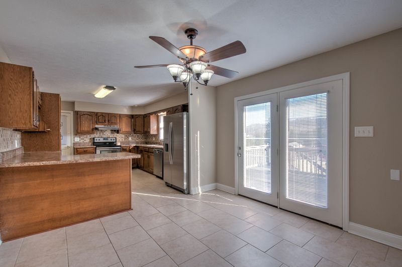 131 Old Tacora Hills Rd, Clinton, TN 37716