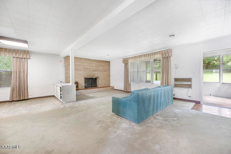 131 Parsons Rd, Oak Ridge, TN 37830