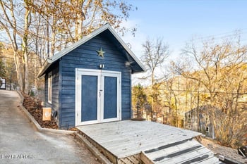 131 Phoenix Ln, Speedwell, TN 37870