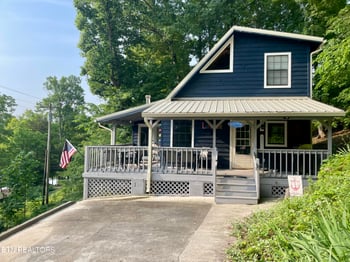 131 Phoenix Ln, Speedwell, TN 37870