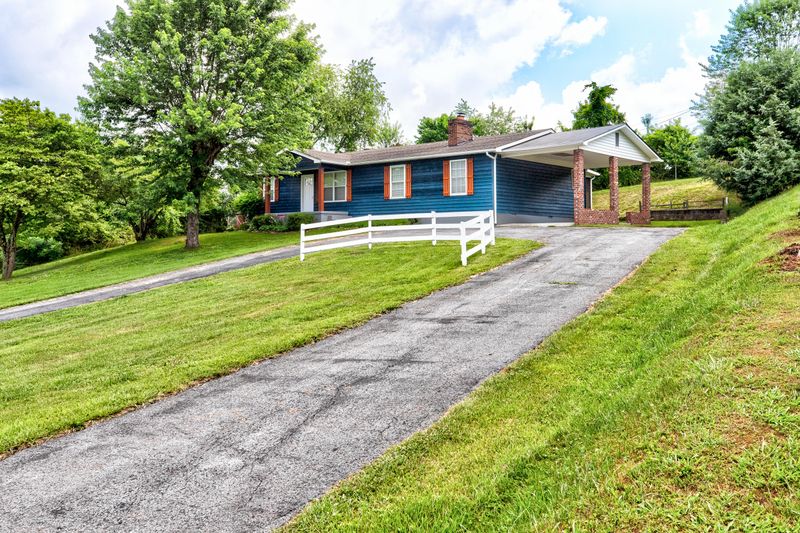 131 Rising Ln, Lafollette, TN 37766
