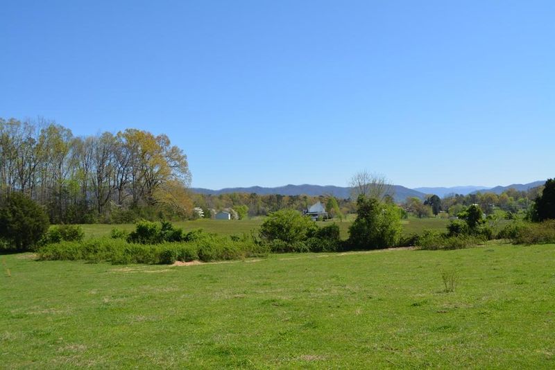 131 Temple Rd, Maryville, TN 37804