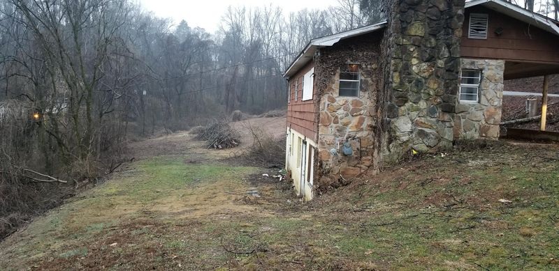 131 Walker St, Harriman, TN 37748