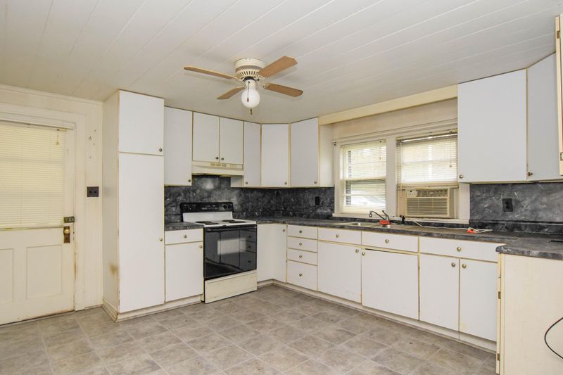 1310 Cherokee Cir, Sevierville, TN 37862