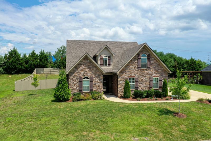 1310 Edenbridge Dr, Alcoa, TN 37701