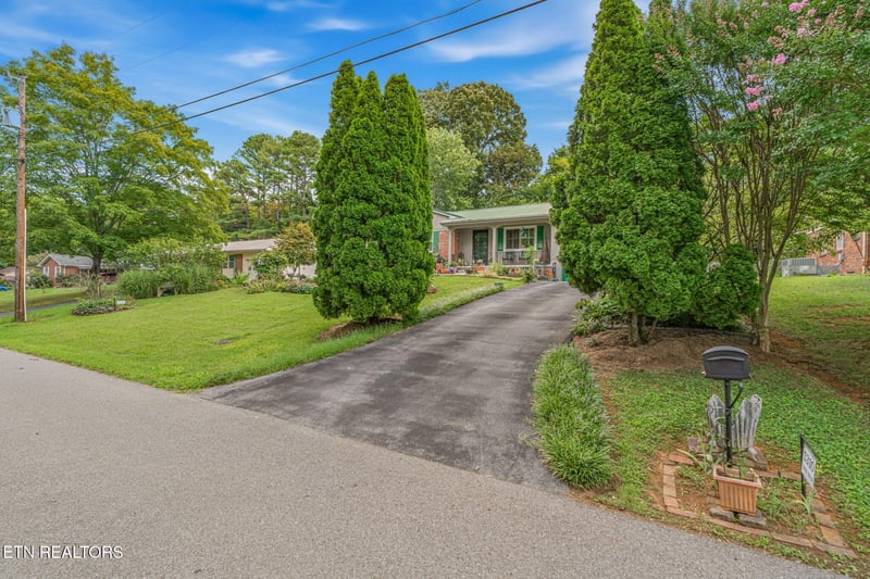 1310 Topside View Dr, Maryville, TN 37803