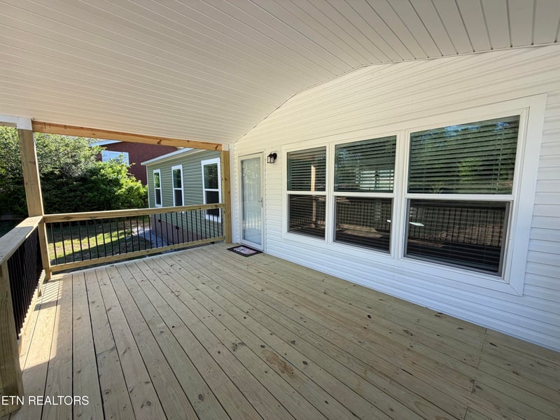 1310 W Beaver Creek Dr, Powell, TN 37849