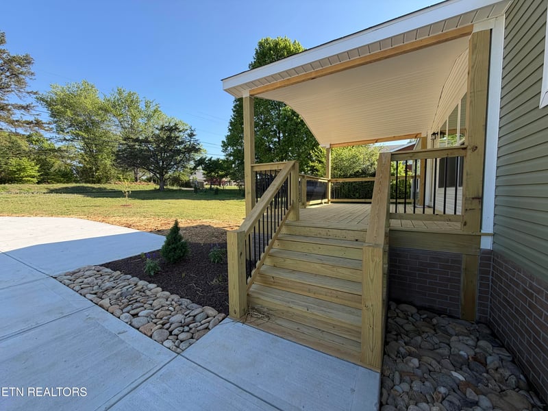 1310 W Beaver Creek Dr, Powell, TN 37849