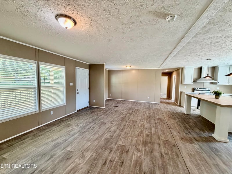 1310 W Beaver Creek Dr, Powell, TN 37849
