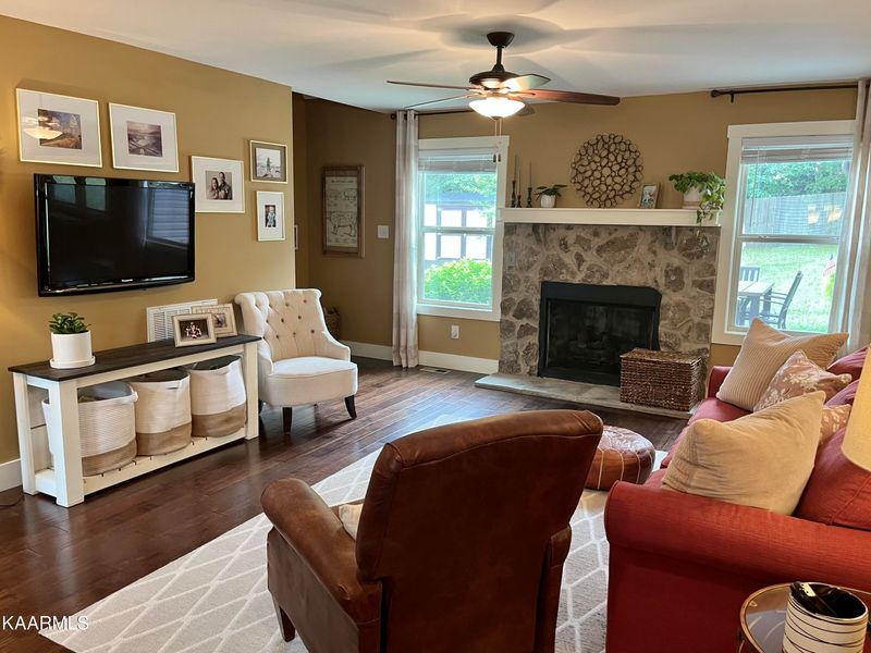 1312 Fox Ridge Dr, Powell, TN 37849